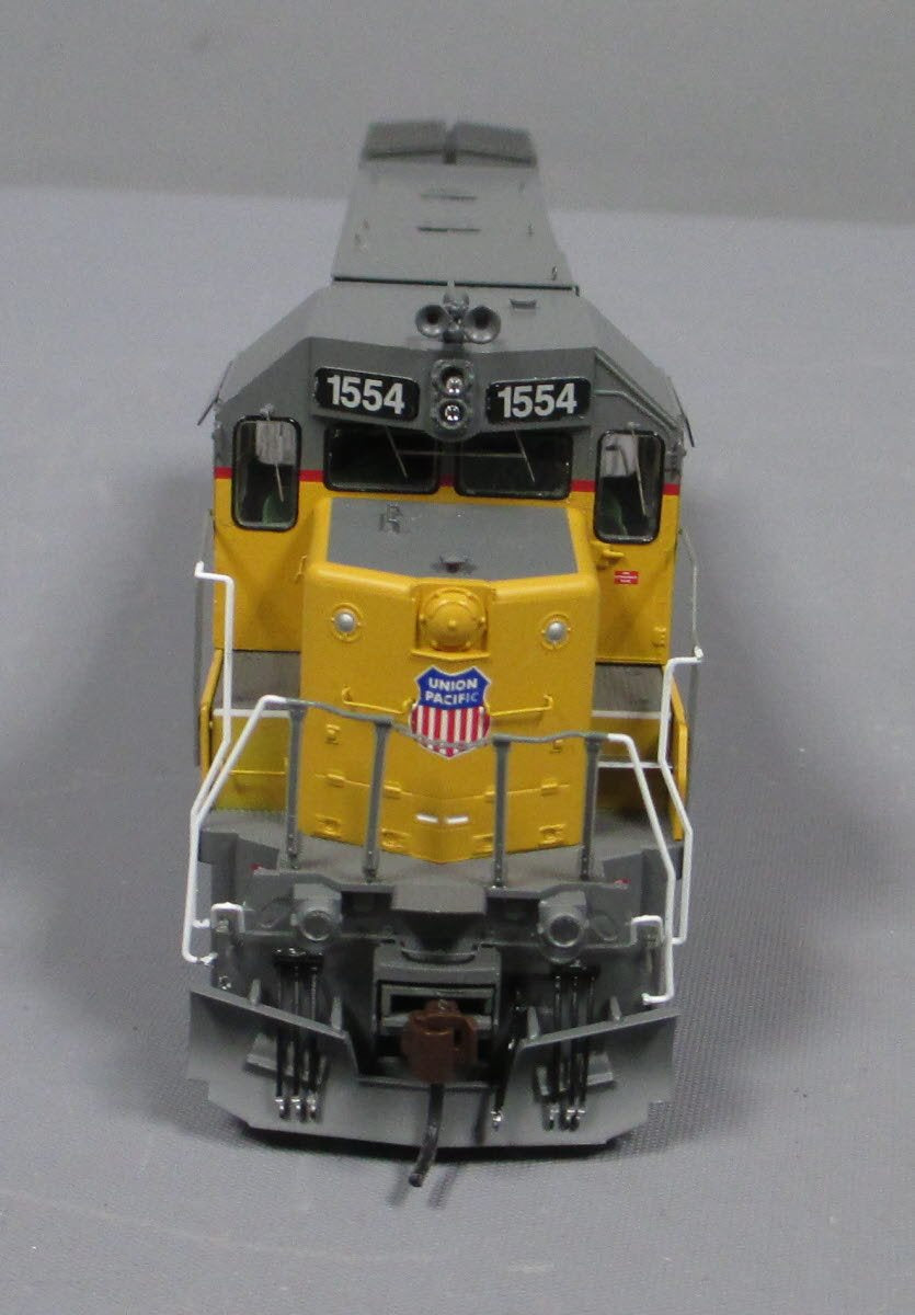 Athearn G68124 HO UP/Ex-C&NW GP15-1 Diesel Locomotive w/DCC & Sound #1554