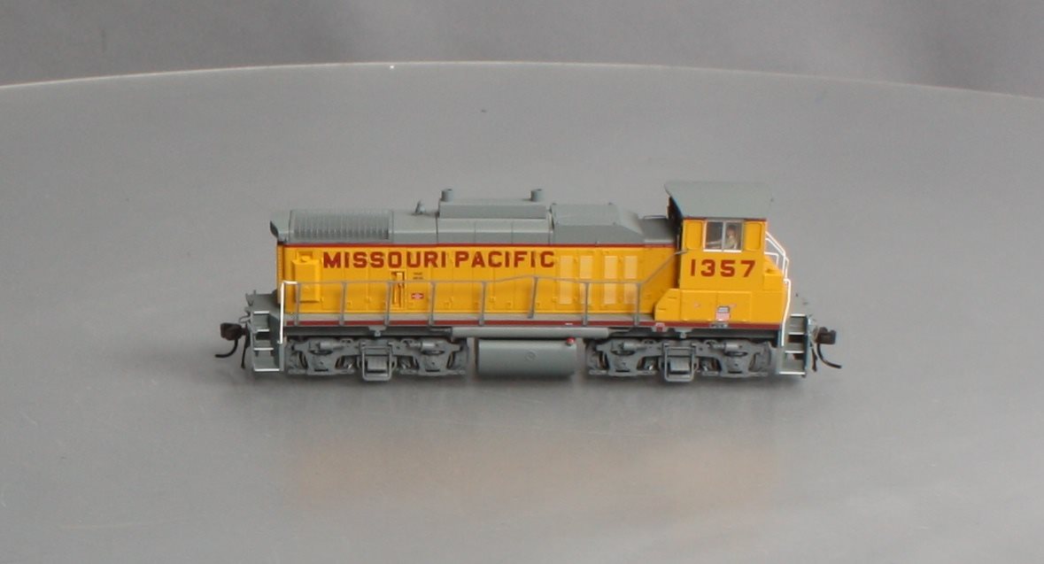 Atlas 9421 HO Missouri Pacific MP15DC Diesel Locomotive w/Decoder & Sound #1357