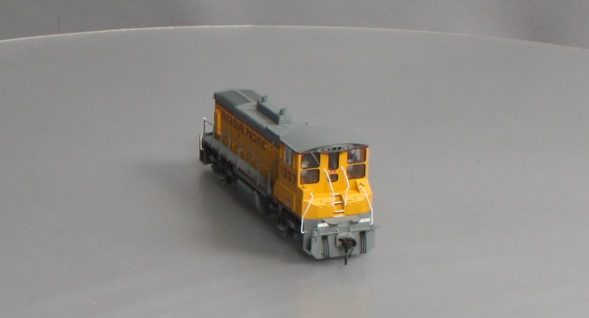 Atlas 9421 HO Missouri Pacific MP15DC Diesel Locomotive w/Decoder & Sound #1357
