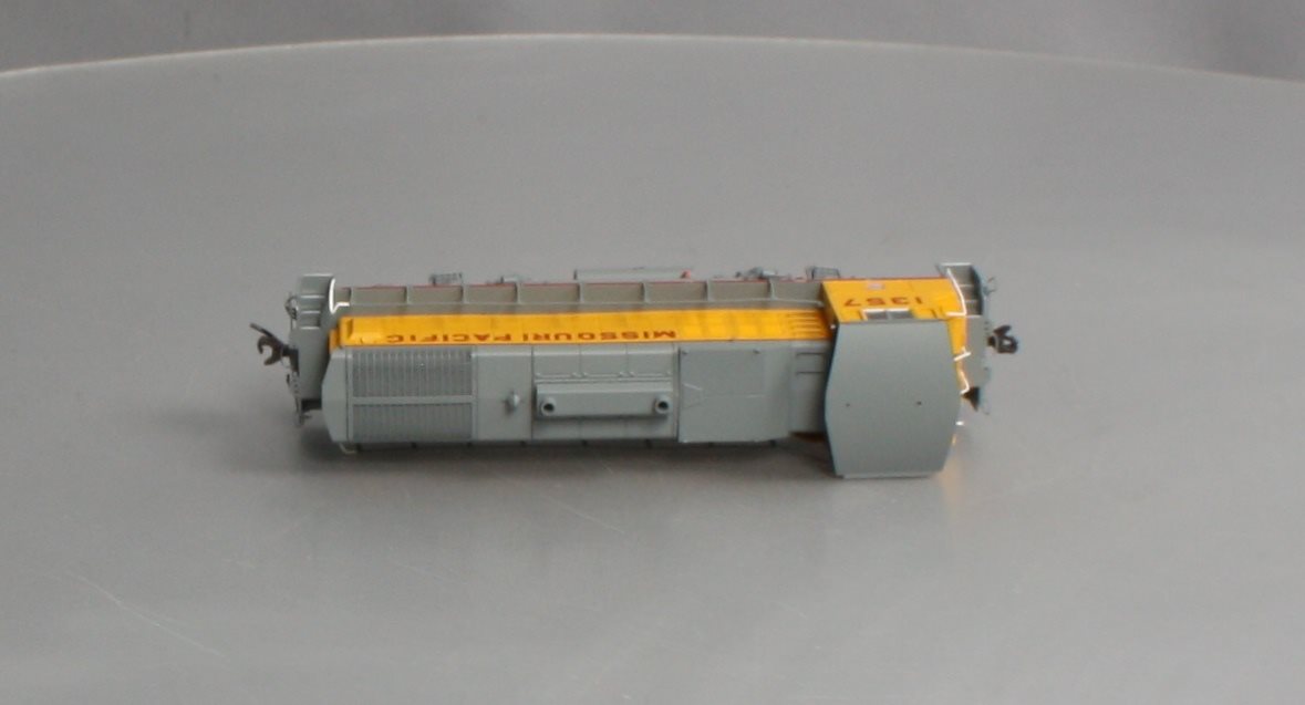Atlas 9421 HO Missouri Pacific MP15DC Diesel Locomotive w/Decoder & Sound #1357