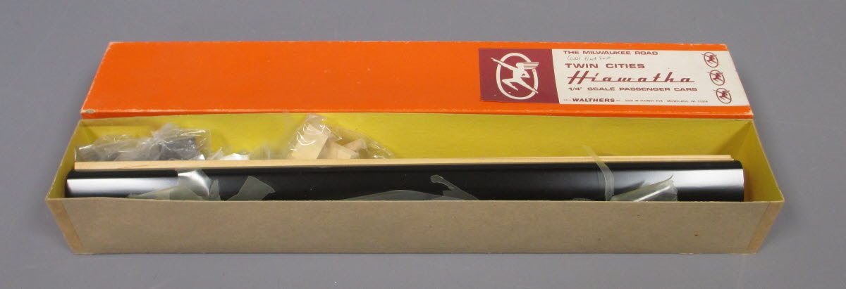 Walthers 933-4884 O The Milwaukee Road Coach Car Kit
