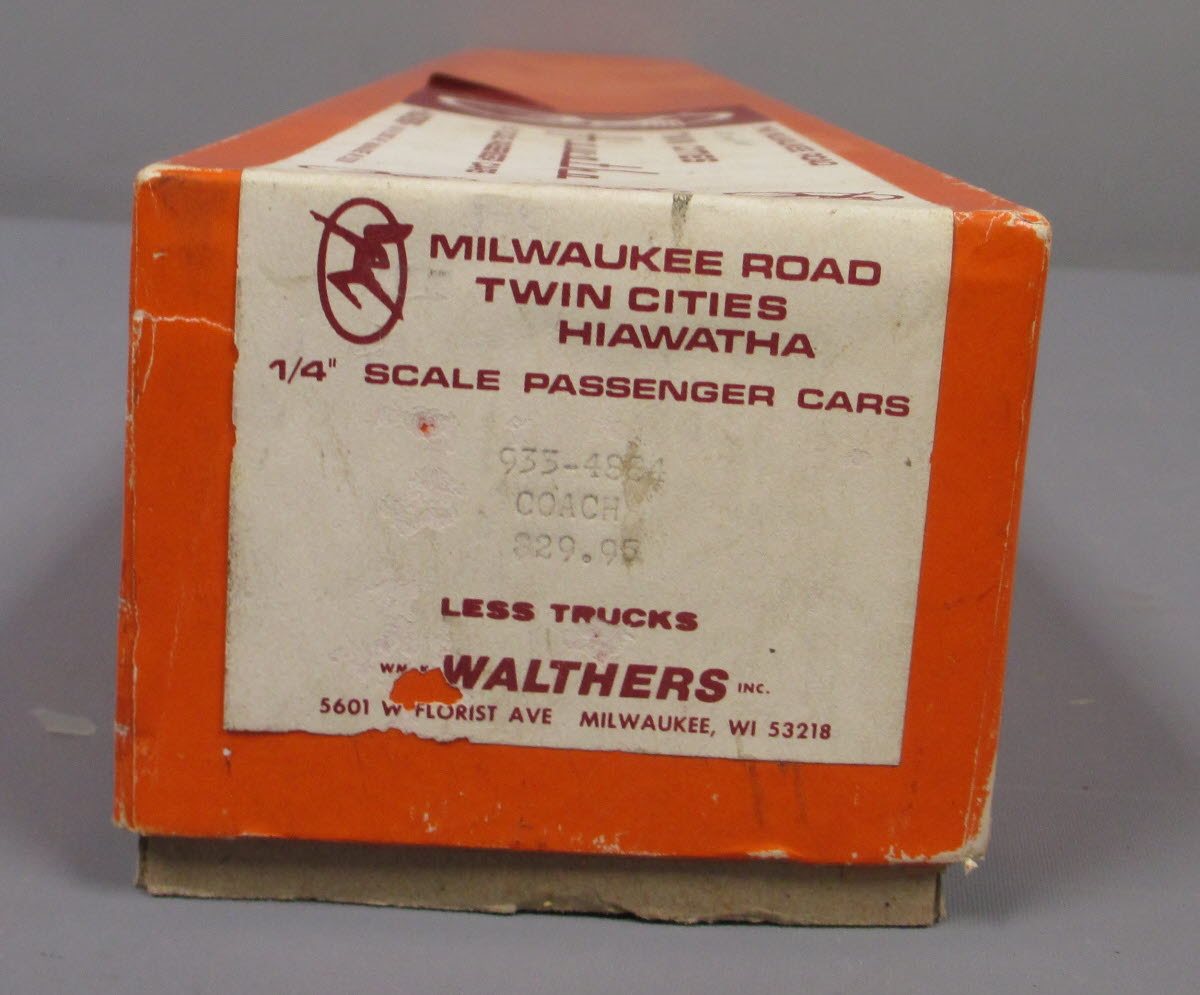 Walthers 933-4884 O The Milwaukee Road Coach Car Kit