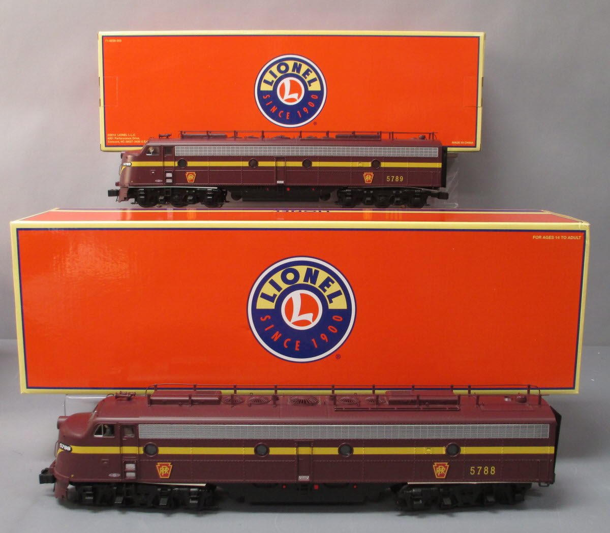 Lionel 6-39600 O Pennsylvania Legacy E8 AA Diesel Locomotive Set #5788/5789