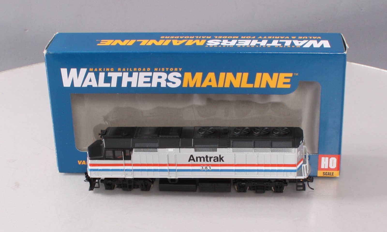 Walthers 910-19452 HO Amtrak EMD F40PH - SoundTraxx Sound & DCC #381