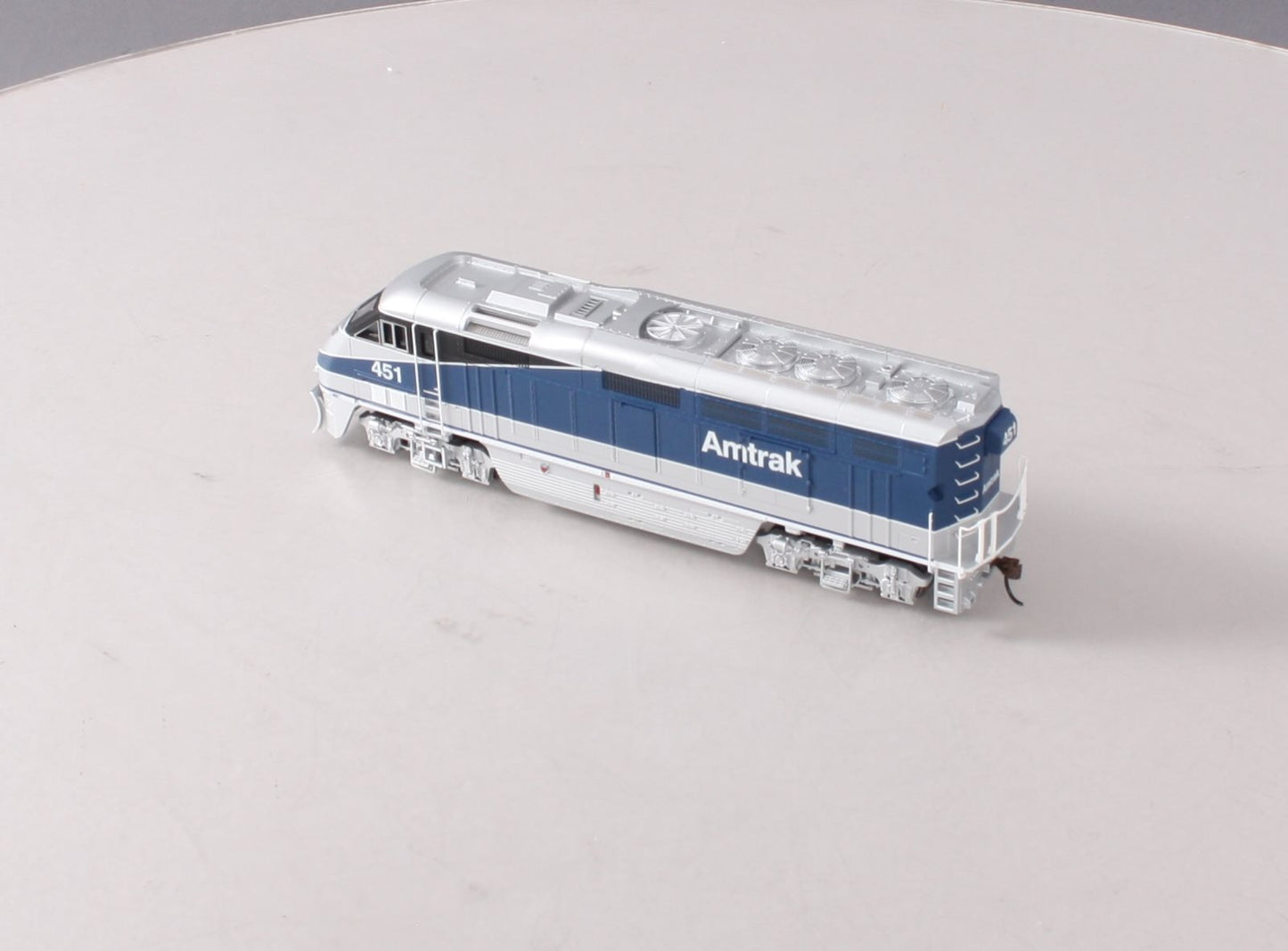 Athearn 64653 HO Amtrak RTR F59PHI Diesel Locomotive with DCC & Sound #451