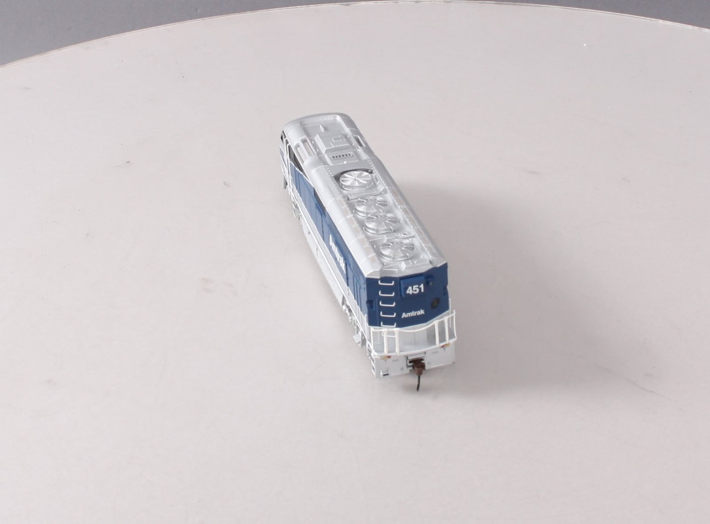 Athearn 64653 HO Amtrak RTR F59PHI Diesel Locomotive with DCC & Sound #451