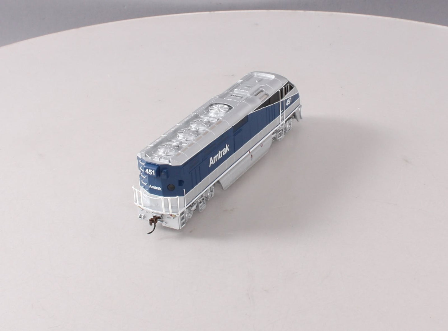 Athearn 64653 HO Amtrak RTR F59PHI Diesel Locomotive with DCC & Sound #451
