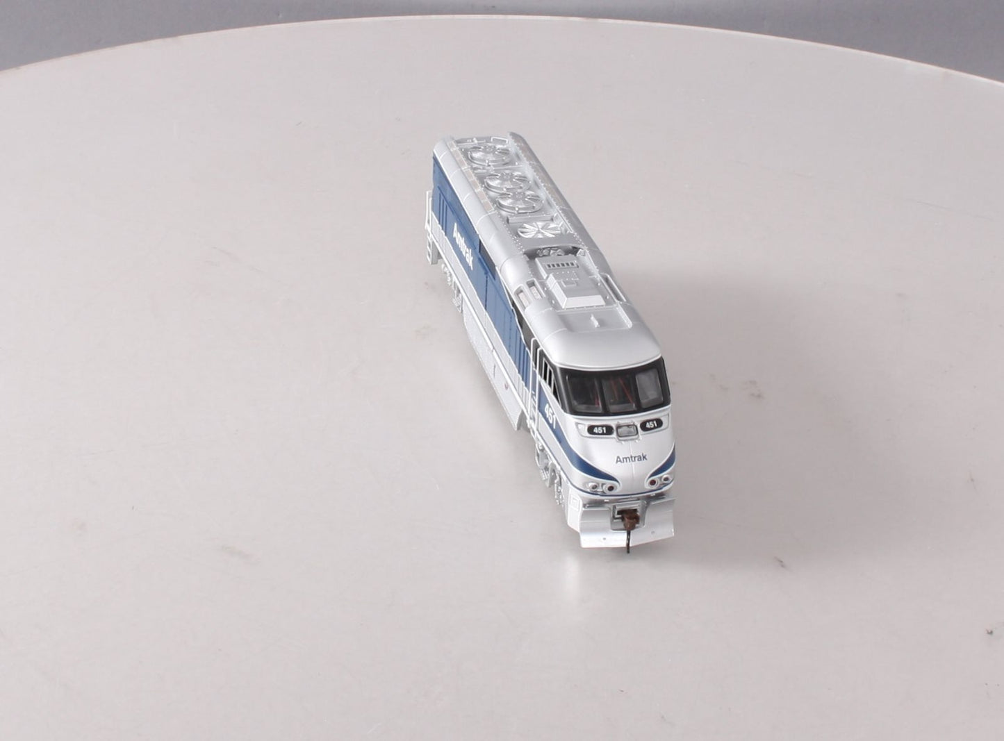 Athearn 64653 HO Amtrak RTR F59PHI Diesel Locomotive with DCC & Sound #451