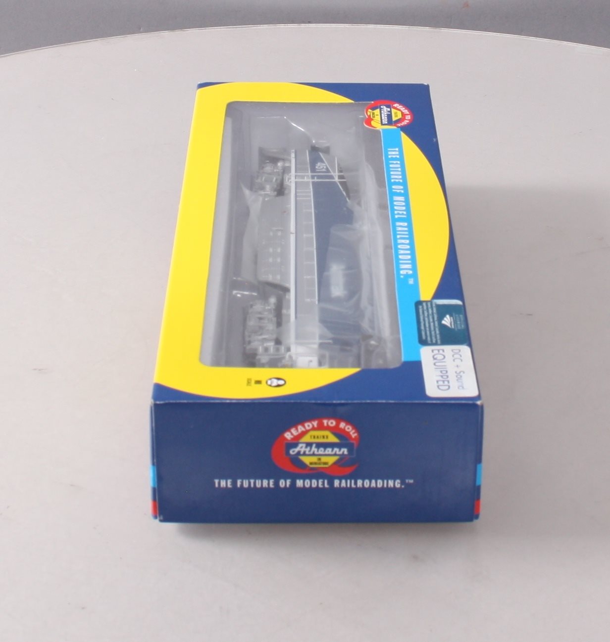 Athearn 64653 HO Amtrak RTR F59PHI Diesel Locomotive with DCC & Sound #451