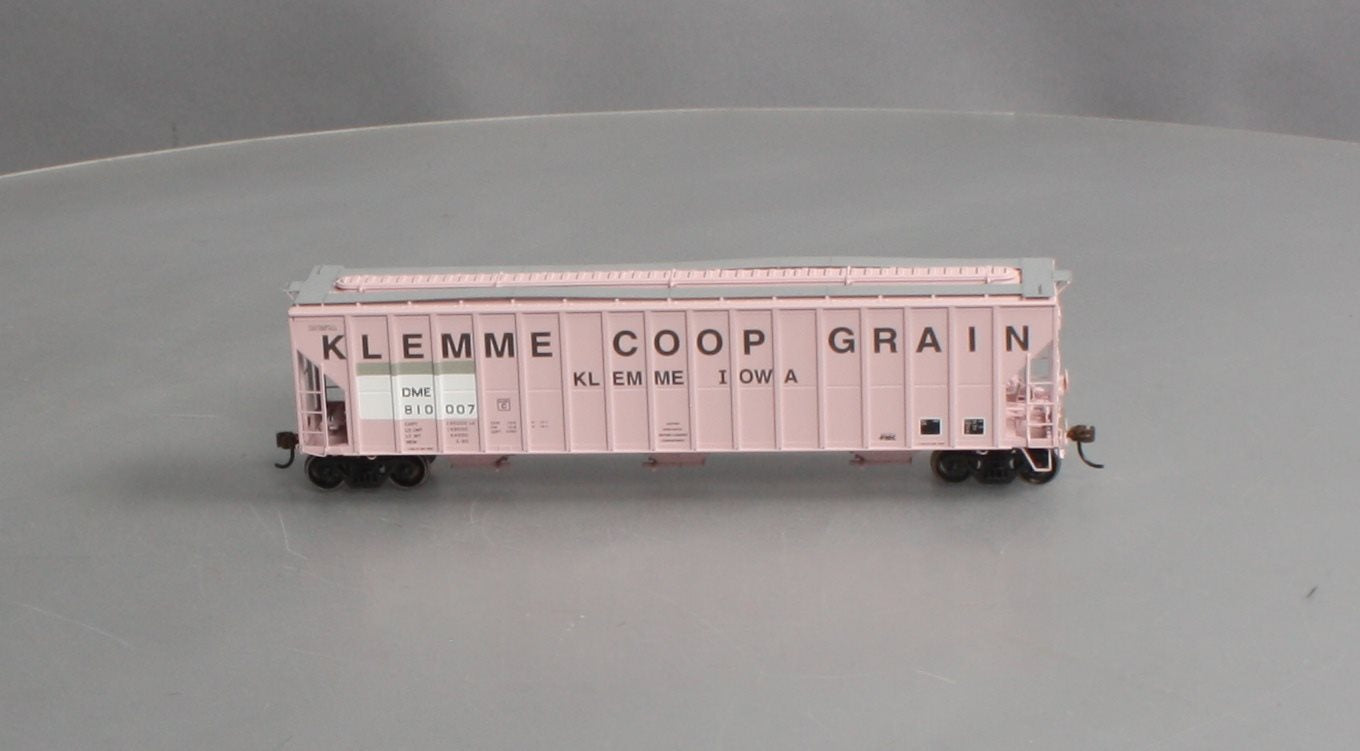 Athearn 81998 HO Dakota, Minnesota and Eastern FMC 4700 Covered Hopper #810007