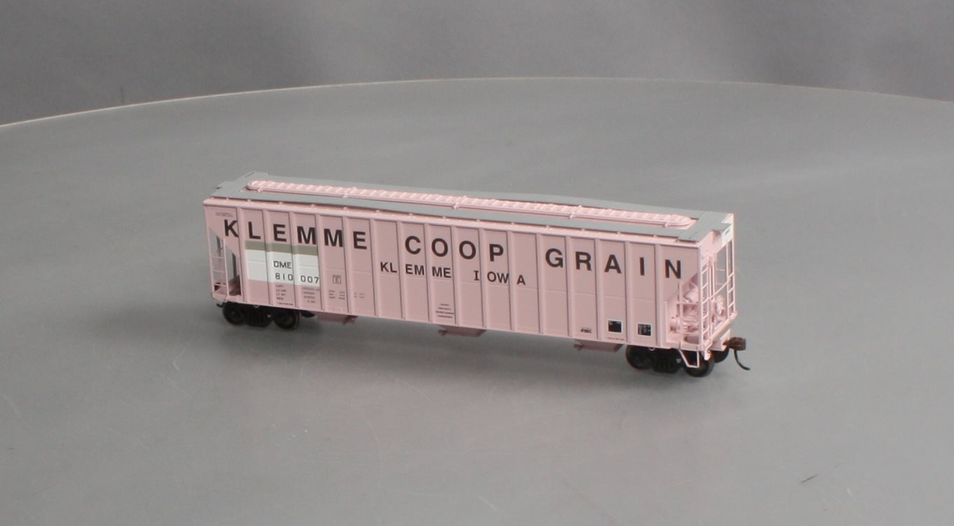 Athearn 81998 HO Dakota, Minnesota and Eastern FMC 4700 Covered Hopper #810007