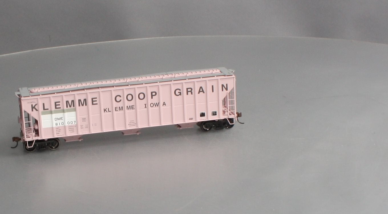 Athearn 81998 HO Dakota, Minnesota and Eastern FMC 4700 Covered Hopper #810007
