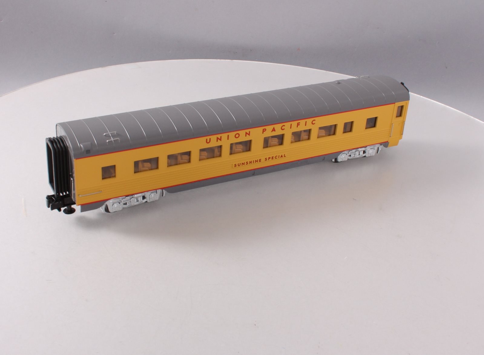 MTH 30-68142 O Union Pacific 60' Streamlined Coach Car #Sunshine Special