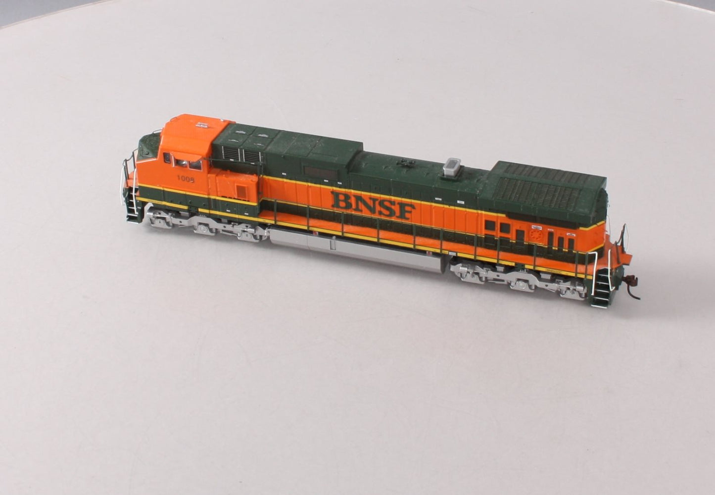 Athearn 77934 HO BNSF GE Dash 9-44CW Diesel Locomotive #1008