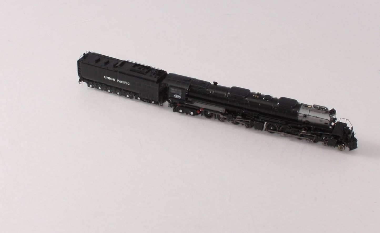 Athearn 04014 N UP "Big Boy" 4-8-8-4 Steam Locomotive & Tender w/DCC/SND #4014