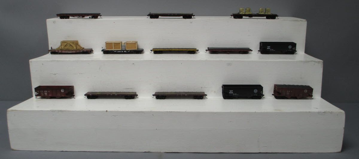 HO Scale Assorted Custom Weathered Freight Cars & Containers [16]