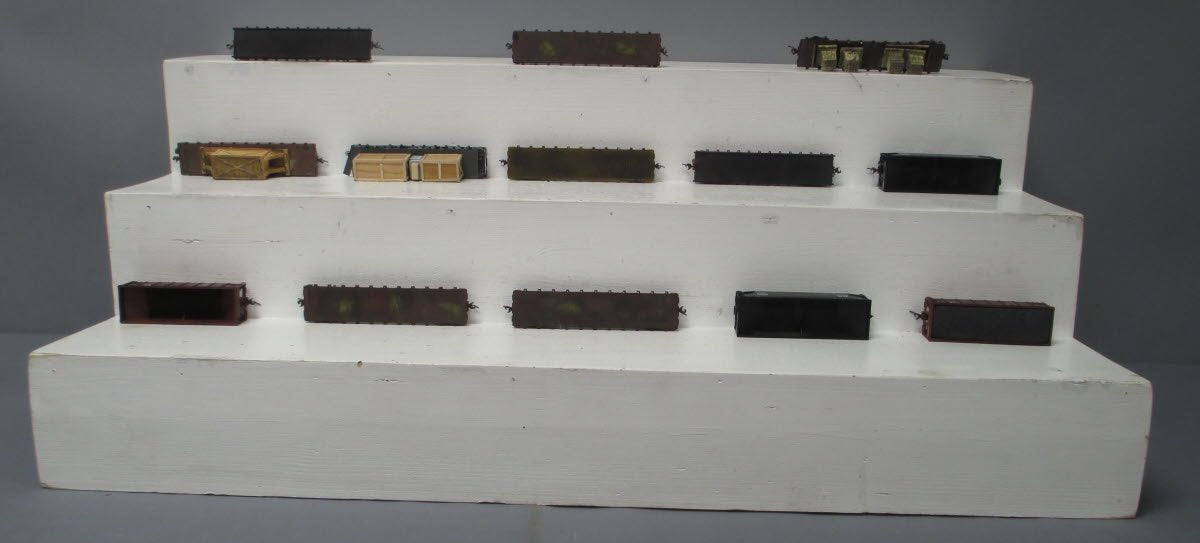 HO Scale Assorted Custom Weathered Freight Cars & Containers [16]