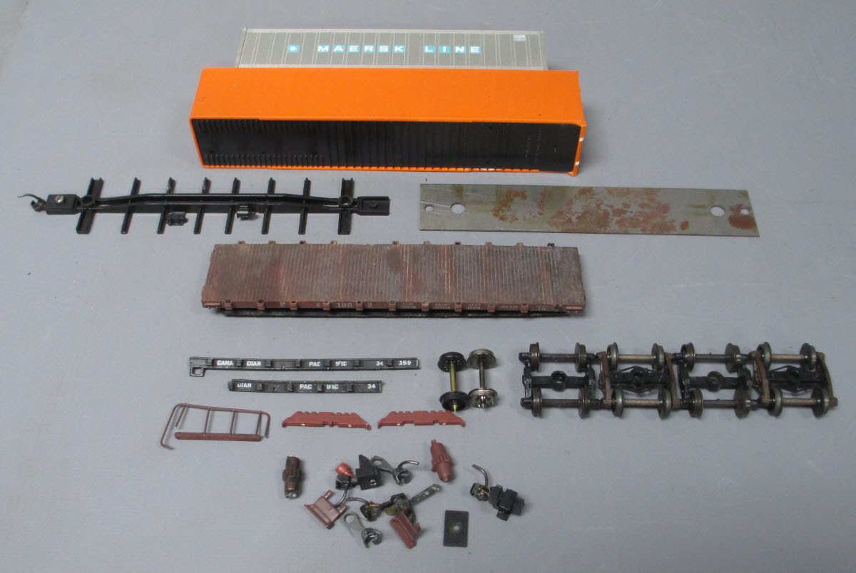HO Scale Assorted Custom Weathered Freight Cars & Containers [16]