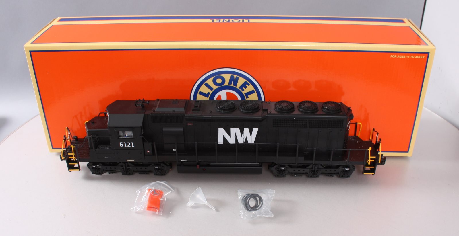 Lionel 6-34776 Norfolk & Western Legacy Scale SD40-2 Diesel Locomotive #6121