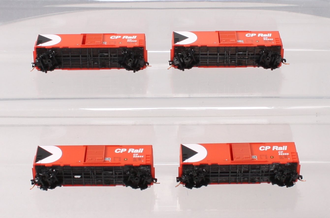 Micro-Trains 99300032 N CP 40' Boxcar w/o Roof Walks Runner Pack (Set of 4)