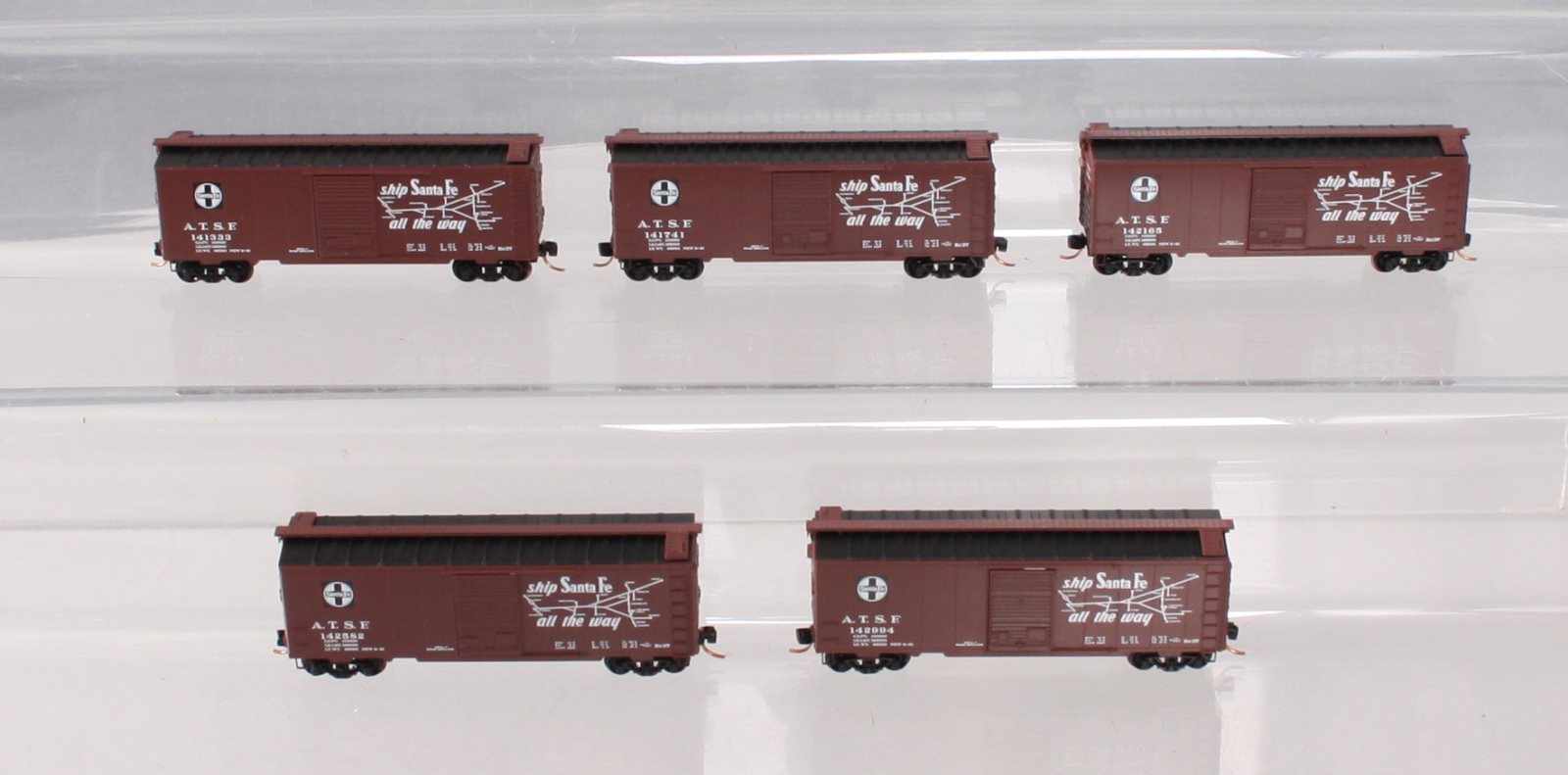 Micro-Trains 99301410 N ATSF 40' Standard Single Door Boxcar Runner Pack