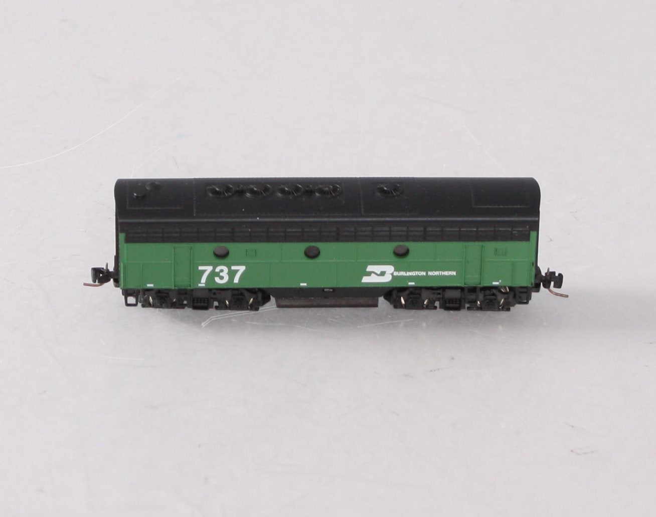 MicroTrains 98002250 Z Burlington Northern EMD F7B #737 (Standard DC)