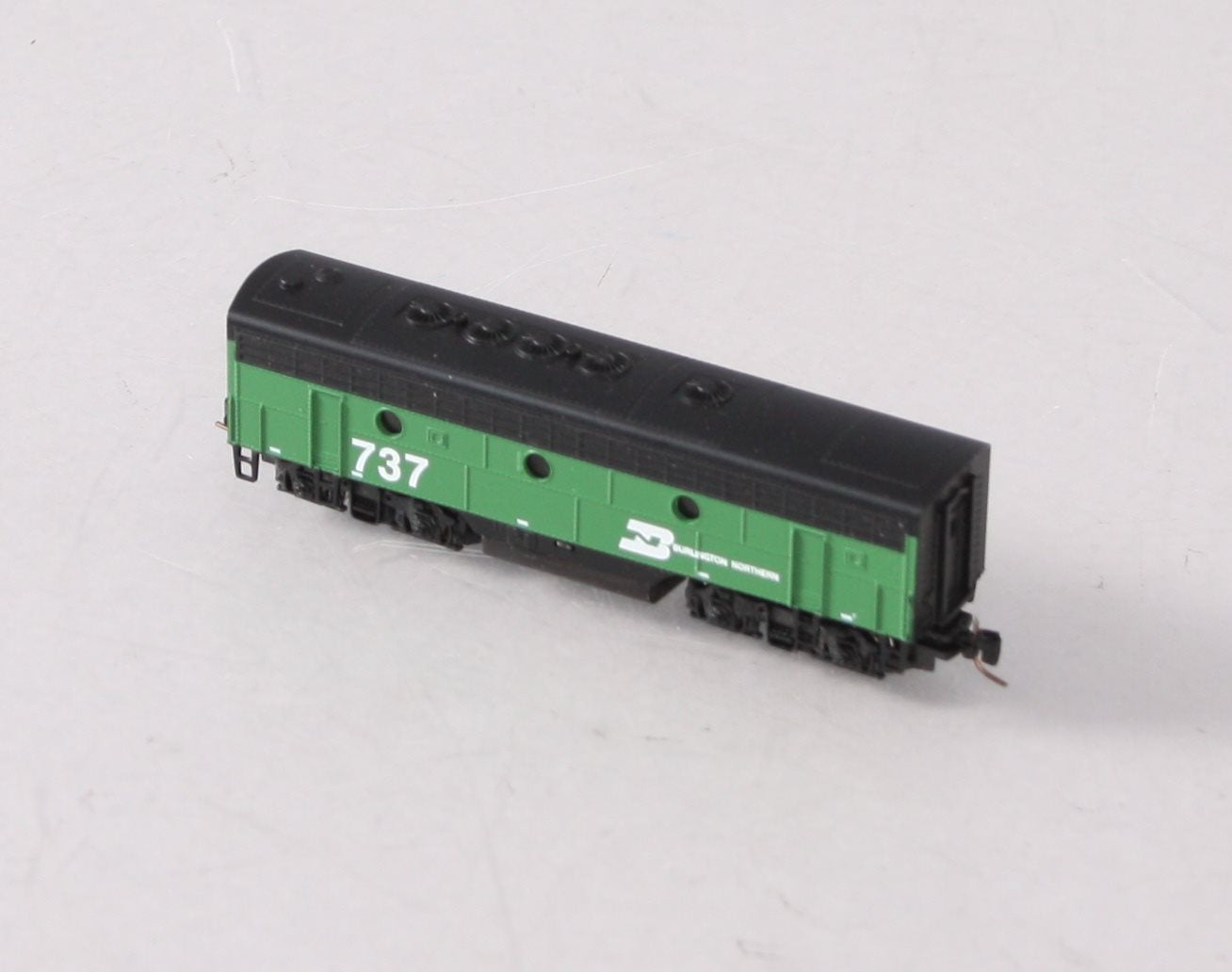 MicroTrains 98002250 Z Burlington Northern EMD F7B #737 (Standard DC)