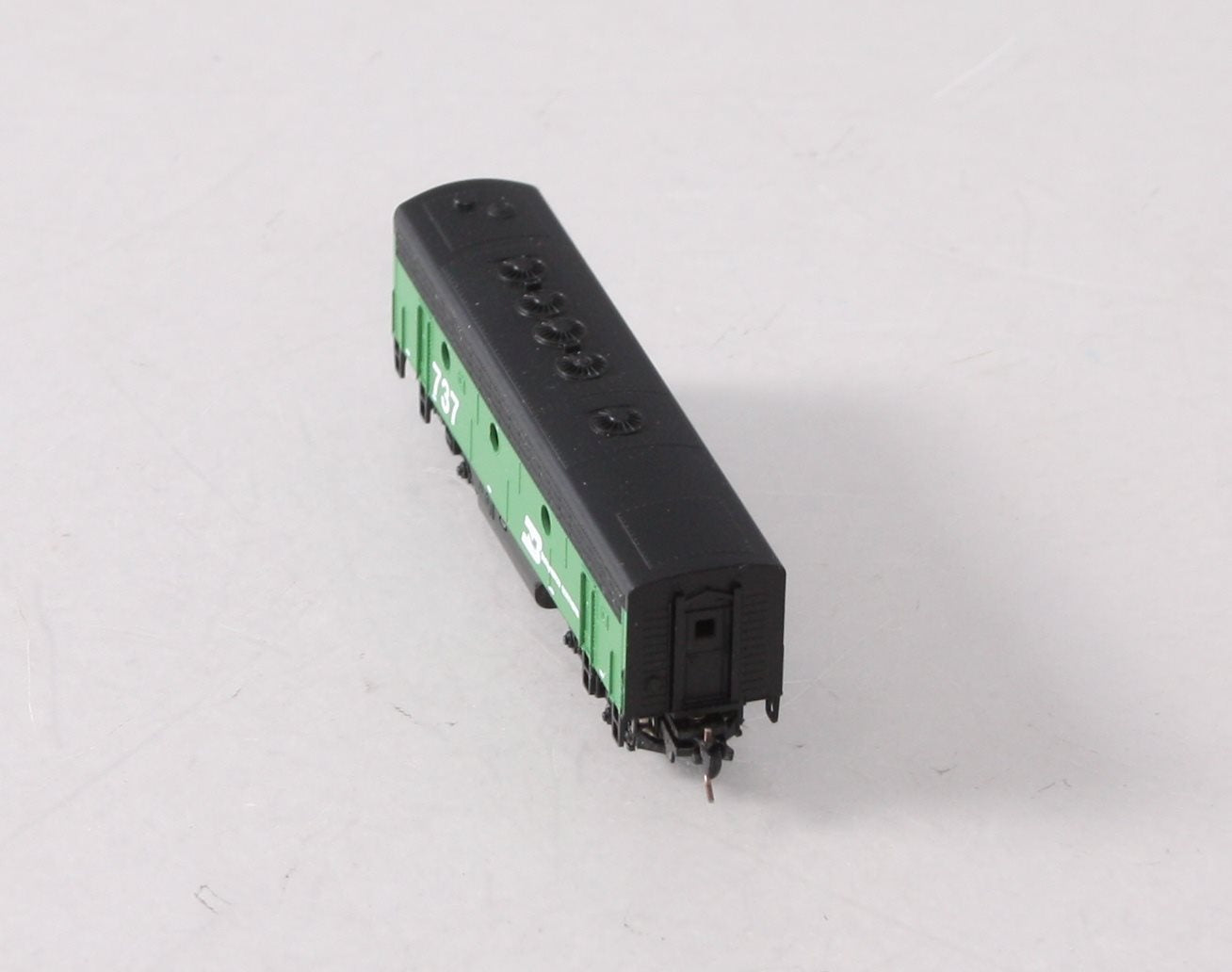MicroTrains 98002250 Z Burlington Northern EMD F7B #737 (Standard DC)