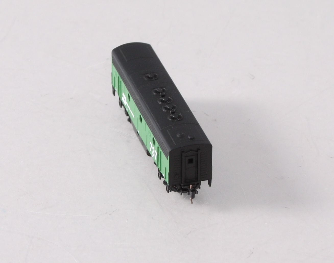 MicroTrains 98002250 Z Burlington Northern EMD F7B #737 (Standard DC)