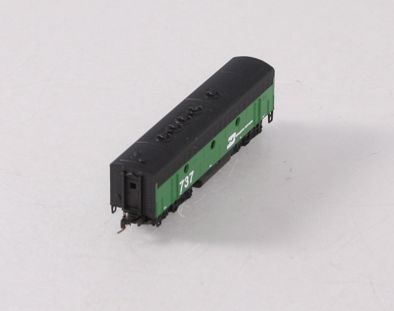 MicroTrains 98002250 Z Burlington Northern EMD F7B #737 (Standard DC)