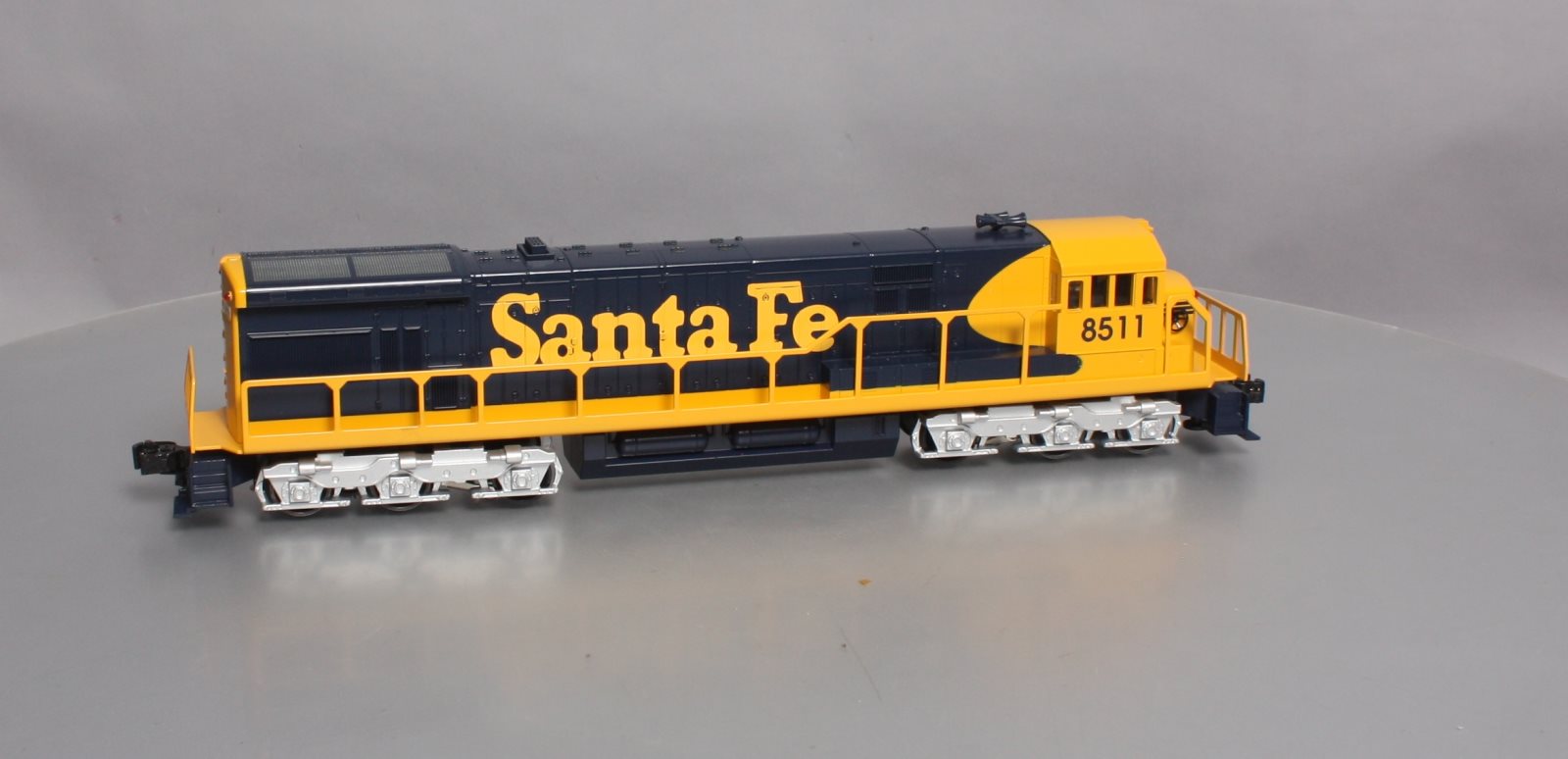 dede　9/3まで Williams 22209 Santa Fe U33C Powered Diesel Locomotive – Trainz