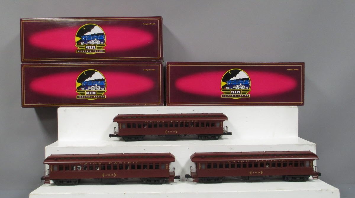 MTH 20-62013 O Union Pacific 64' Woodsided Passenger Cars (Set of 3)