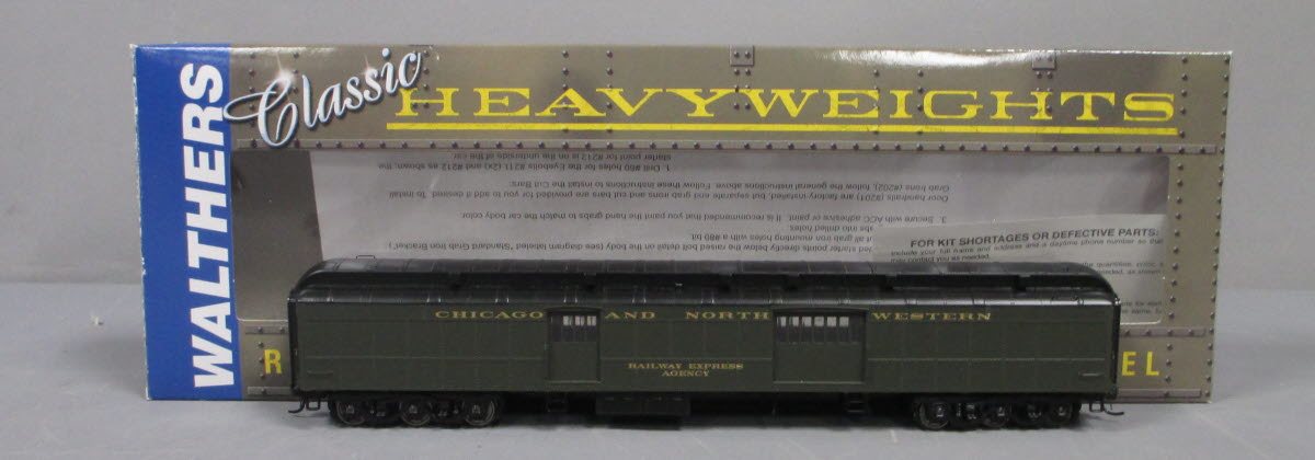 Walthers 932-10525 HO CNW ACF 70' Heavyweight Baggage Car