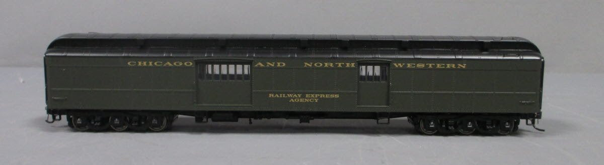 Walthers 932-10525 HO CNW ACF 70' Heavyweight Baggage Car