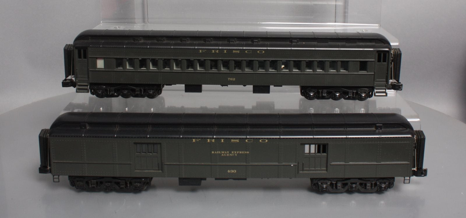 MTH 20-4494 O Frisco 70’ Madison Baggage/Coach Passenger Car Set (Set of 2)
