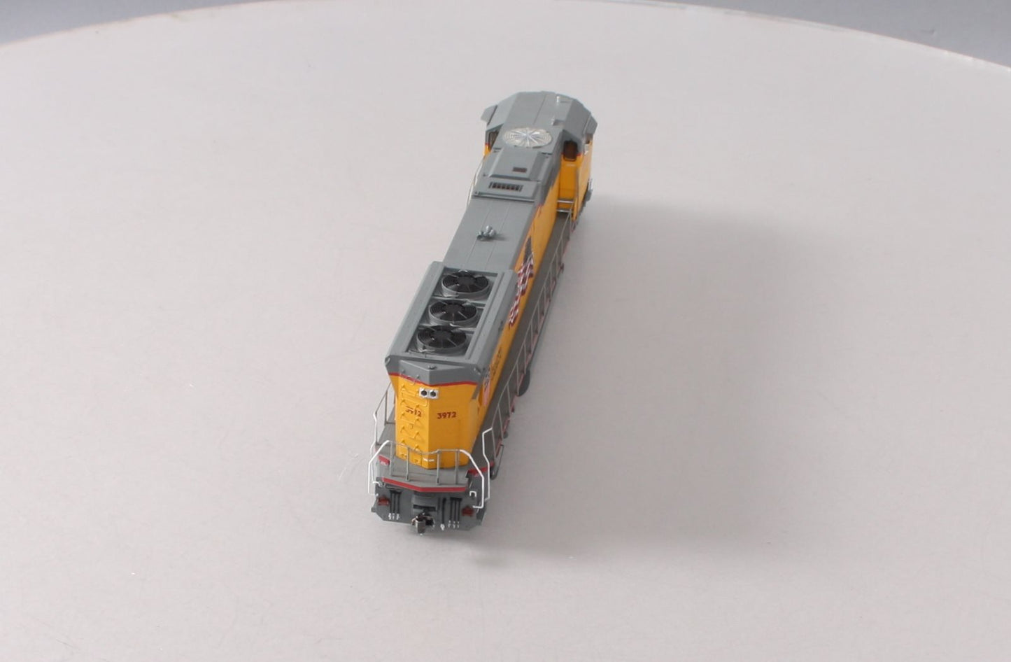 Athearn G69564 HO Union Pacific SD70M Diesel Locomotive with DCC & Sound #3972
