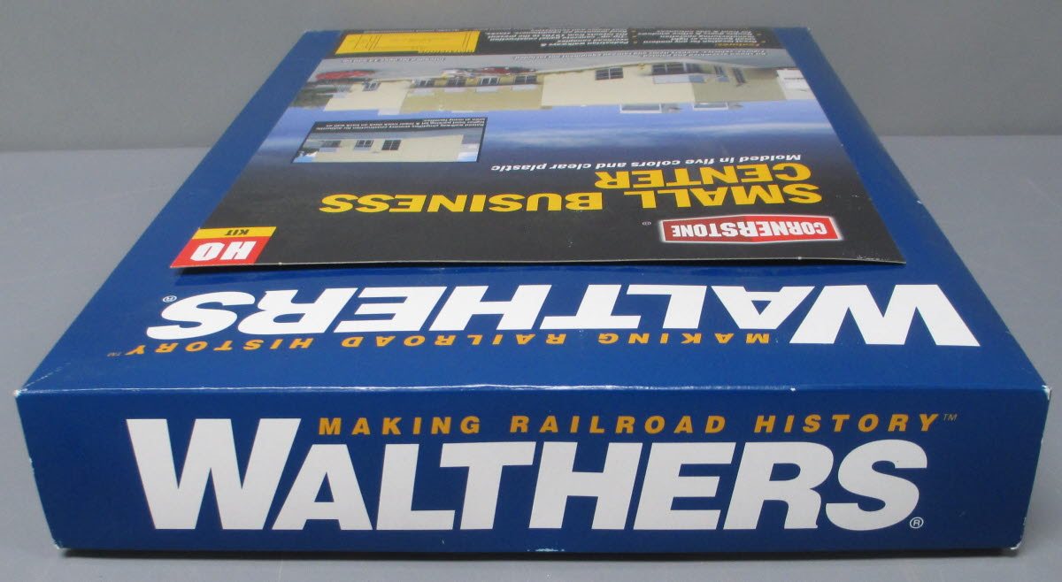 Walthers 933-4132 HO Small Business Center Commercial Building Kit