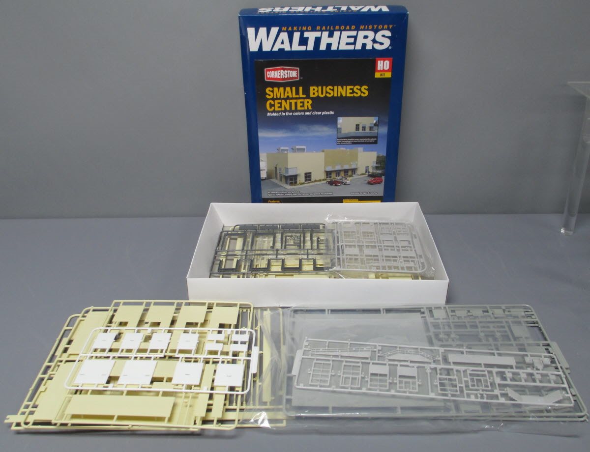 Walthers 933-4132 HO Small Business Center Commercial Building Kit