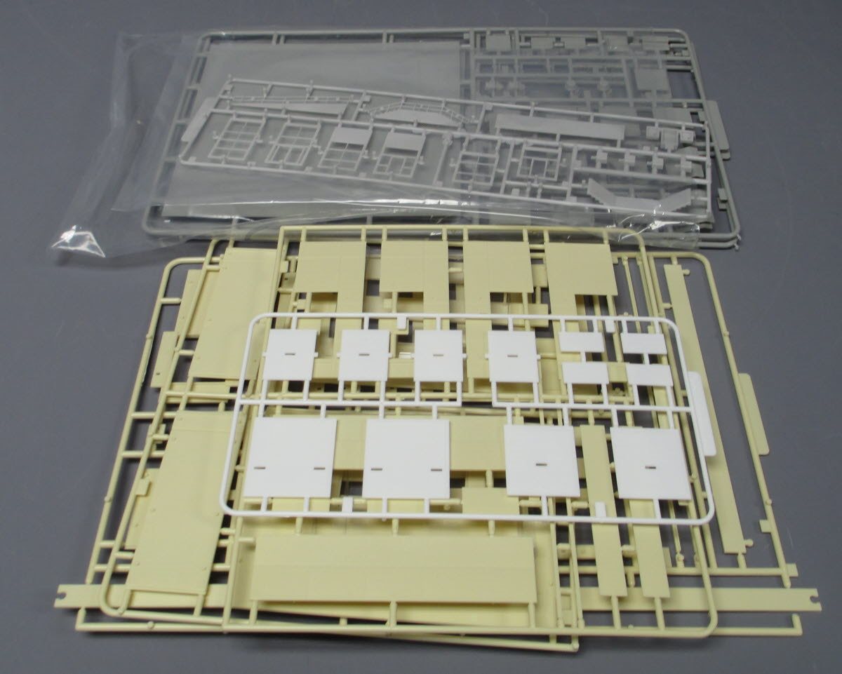 Walthers 933-4132 HO Small Business Center Commercial Building Kit