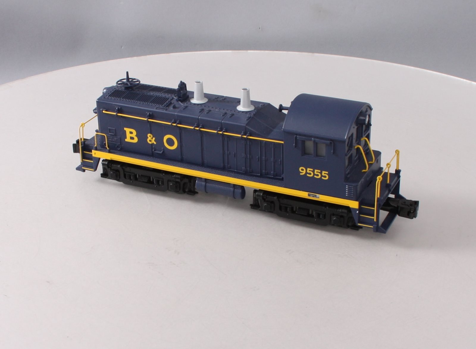 Lionel 6-82163 O B&O LionChief Plus NW2 Diesel Locomotive #9555