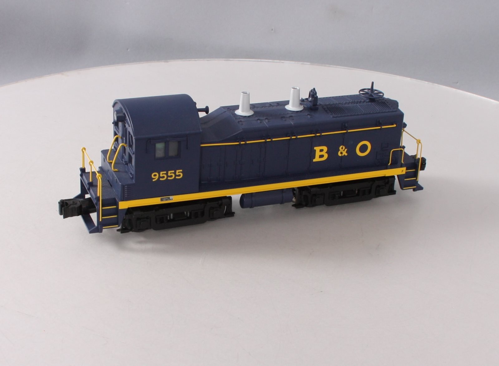 Lionel 6-82163 O B&O LionChief Plus NW2 Diesel Locomotive #9555