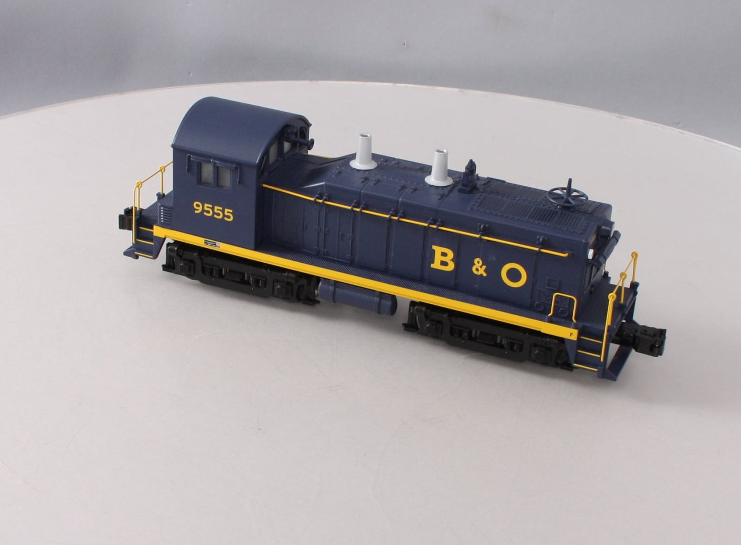 Lionel 6-82163 O B&O LionChief Plus NW2 Diesel Locomotive #9555