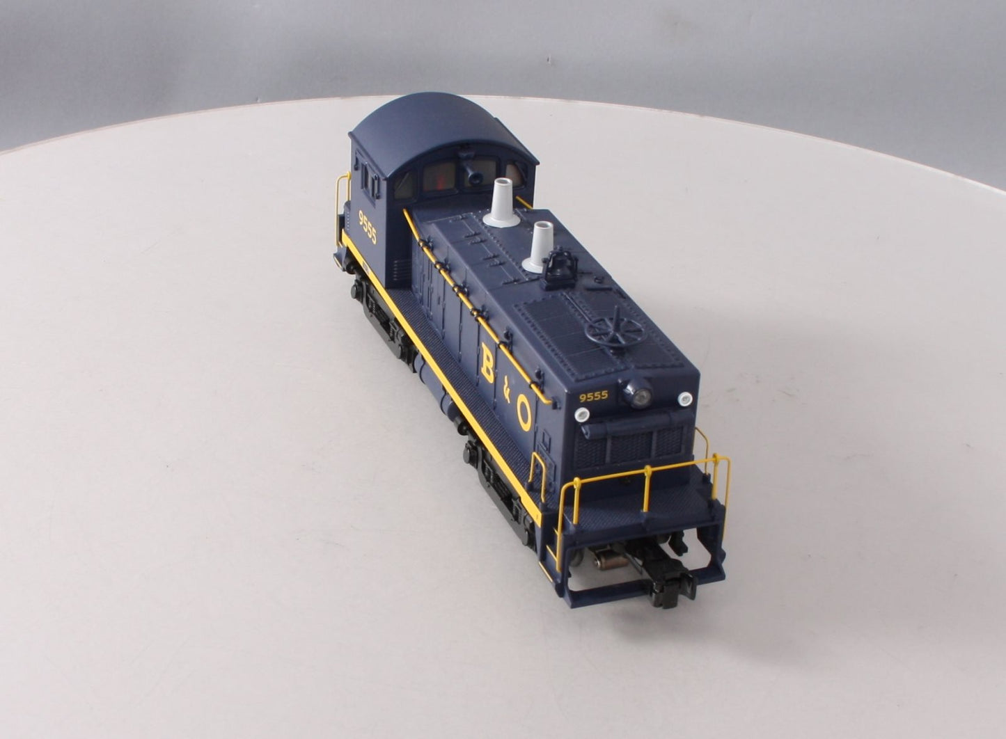 Lionel 6-82163 O B&O LionChief Plus NW2 Diesel Locomotive #9555