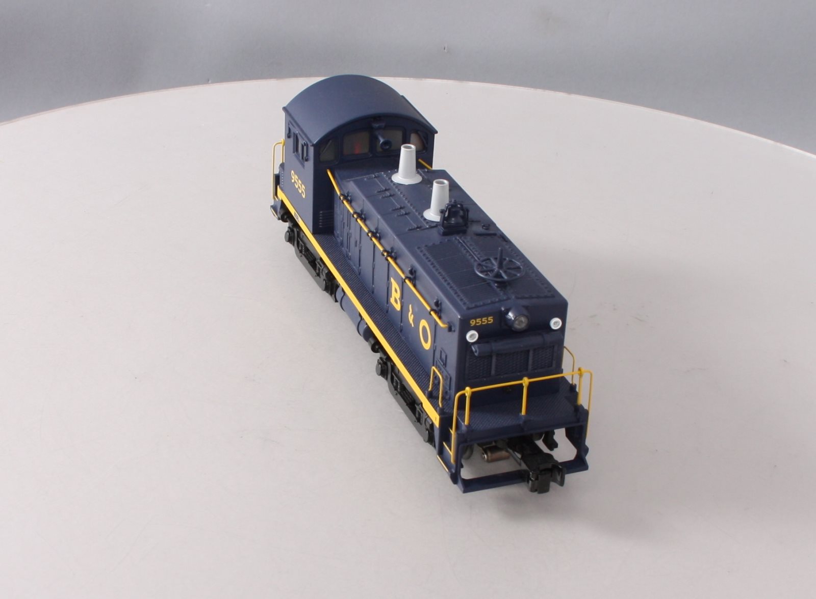 Lionel 6-82163 O B&O LionChief Plus NW2 Diesel Locomotive #9555