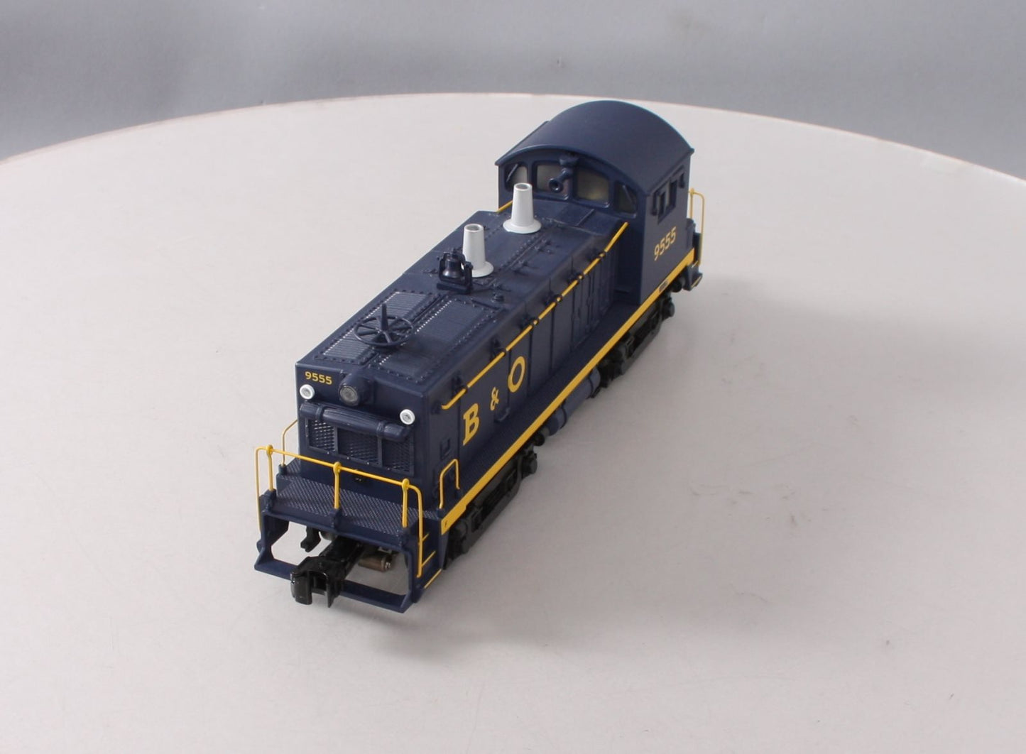 Lionel 6-82163 O B&O LionChief Plus NW2 Diesel Locomotive #9555