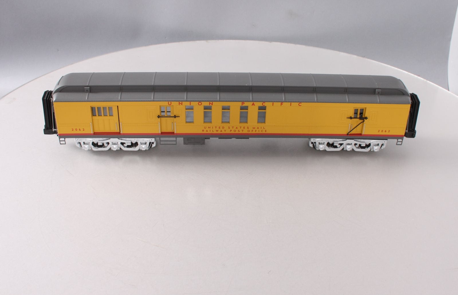 MTH 20-42015 UP 70' Madison RPO Passenger Car