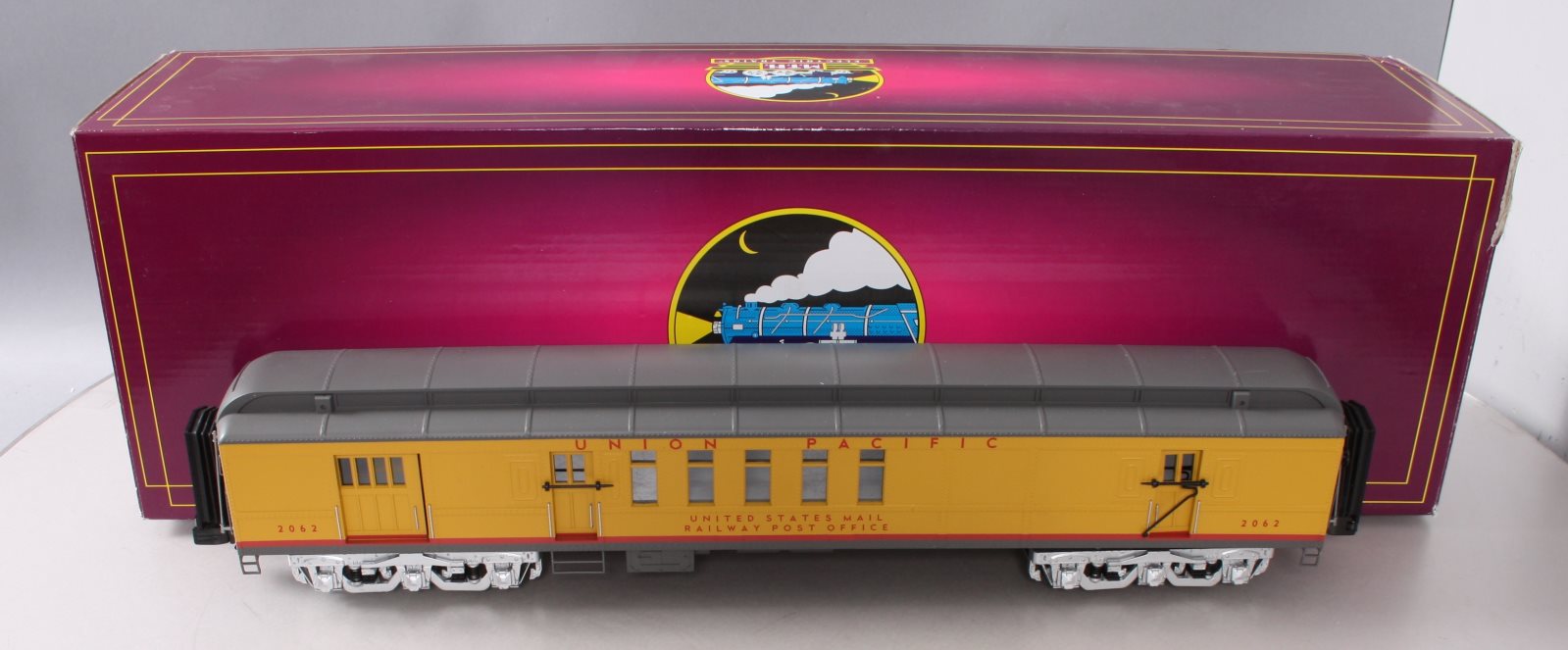 MTH 20-42015 UP 70' Madison RPO Passenger Car