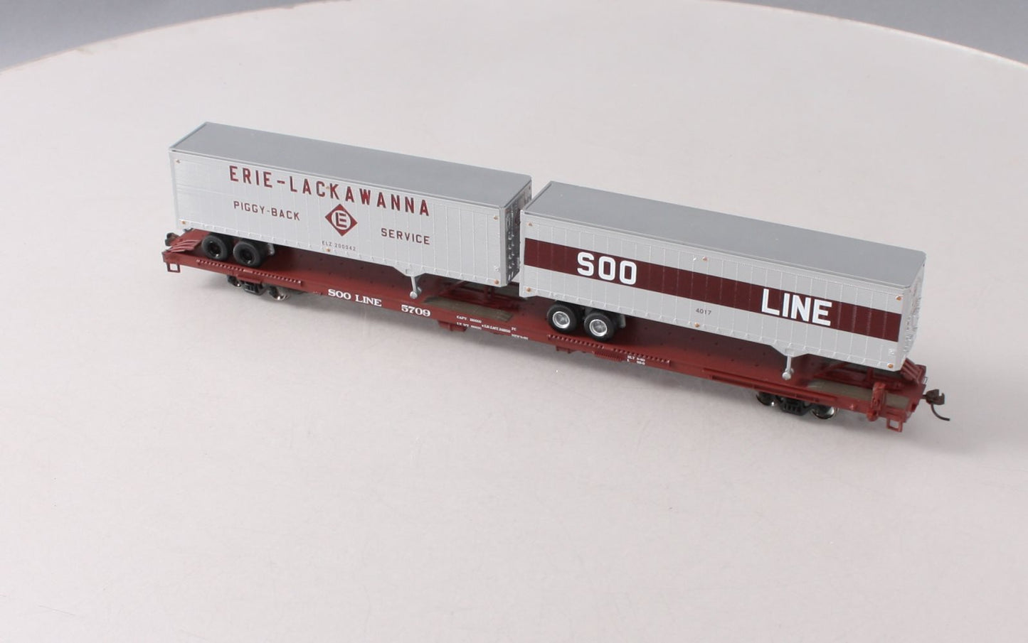 Athearn 92617 HO SOO Line 85' Flatcar w/2- 40' Trailers #5709