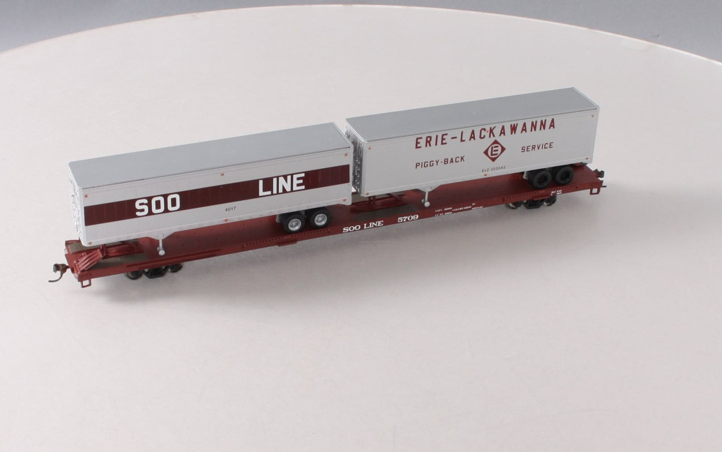 Athearn 92617 HO SOO Line 85' Flatcar w/2- 40' Trailers #5709