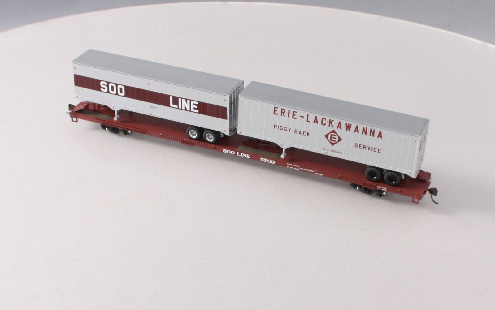 Athearn 92617 HO SOO Line 85' Flatcar w/2- 40' Trailers #5709